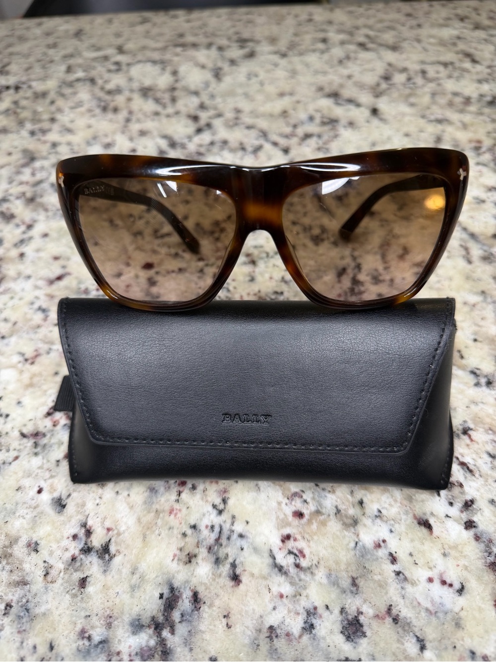 Bally Men’s Tortoiseshell Frame Sunglasses with Brown Gradient Lenses